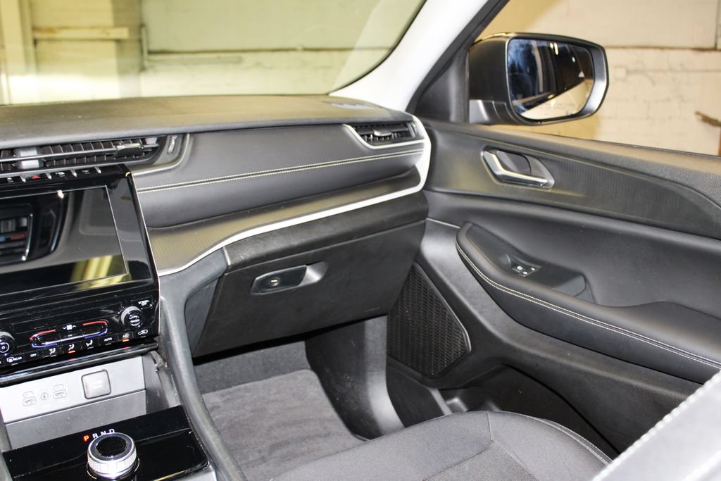 Certified 2023 Jeep Grand Cherokee Laredo X AWD/4WD image 32