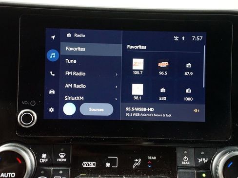 Used 2023 Toyota Highlander LE FWD image 18