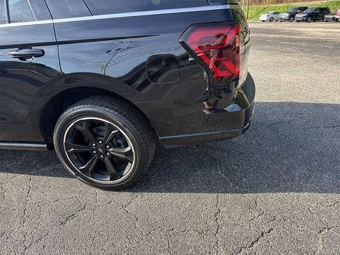 Used 2022 Ford Expedition Limited w/ Equipment Group 303A image 7