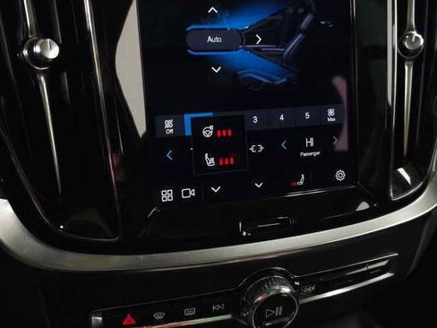 Used 2025 Volvo V60 B5 Cross Country Plus image 31