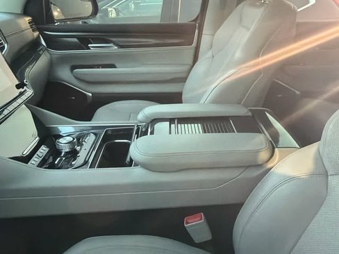 Used 2024 Jeep Wagoneer 4WD w/ Premium Group I image 3