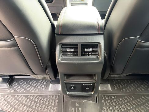Used 2024 Ford Edge ST-Line w/ Class II Trailer Tow Package AWD/4WD image 12
