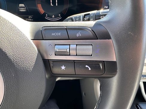 Used 2025 Hyundai Kona SEL image 21