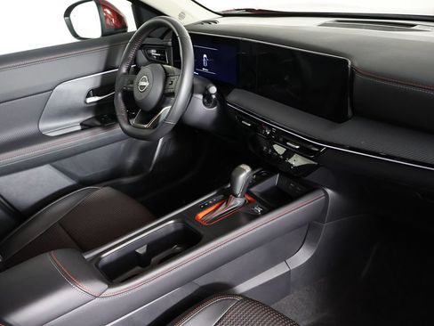 Used 2025 Nissan Kicks SR FWD image 26