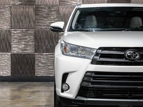 Used 2018 Toyota Highlander XLE w/ Protection Package #3 AWD/4WD image 43