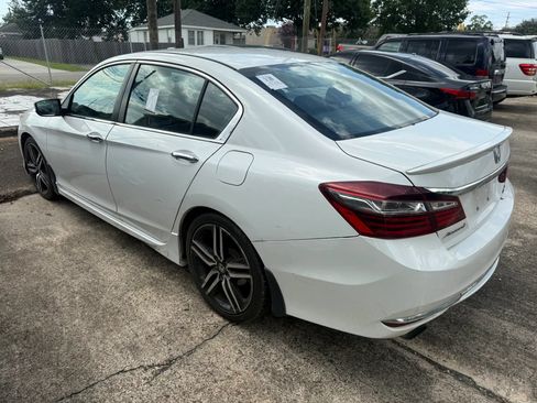 Used 2017 Honda Accord Sport image 2