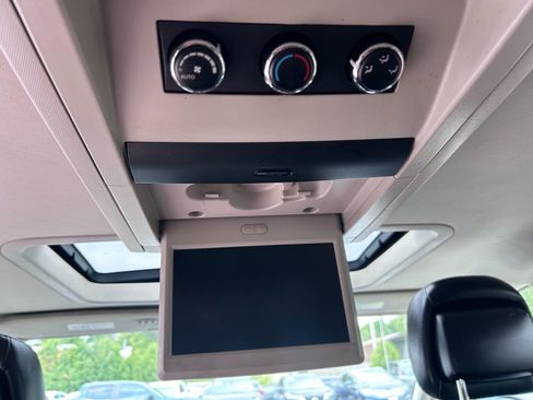 Used 2016 Chrysler Town & Country Limited Platinum FWD image 21