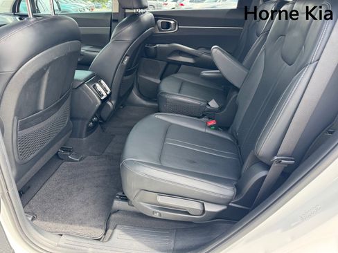 Certified 2022 Kia Sorento EX w/ Panoramic Sunroof Package AWD/4WD image 12