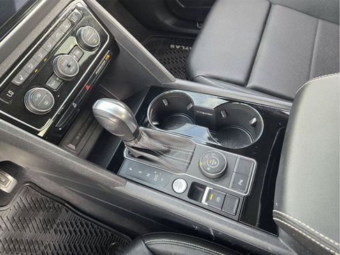 Used 2022 Volkswagen Atlas SEL R-Line AWD/4WD image 18