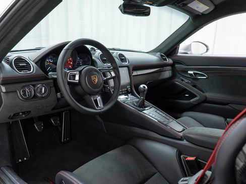 Certified 2025 Porsche 718 Cayman GTS RWD image 18