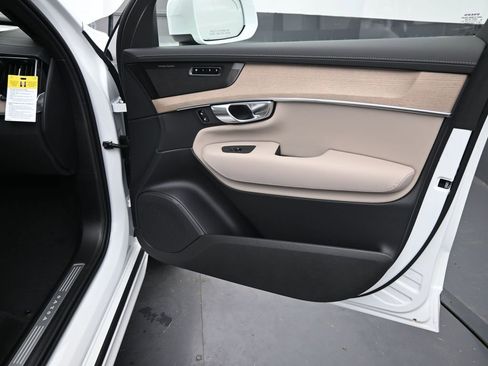 New 2026 Volvo XC90 B6 Ultra w/ Protection Package AWD/4WD image 36