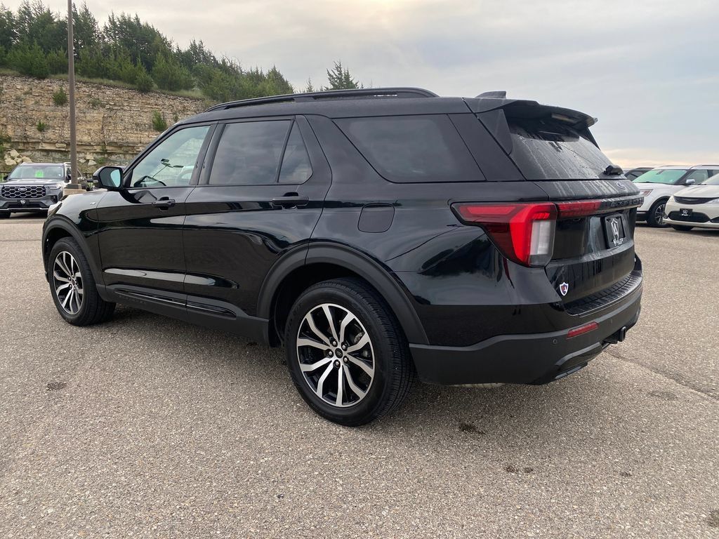 Used 2025 Ford Explorer ST-Line AWD/4WD image 4