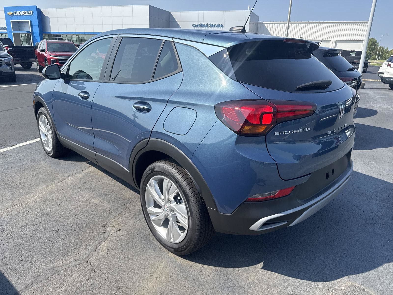 Used 2025 Buick Encore GX Preferred w/ Comfort Package FWD image 2