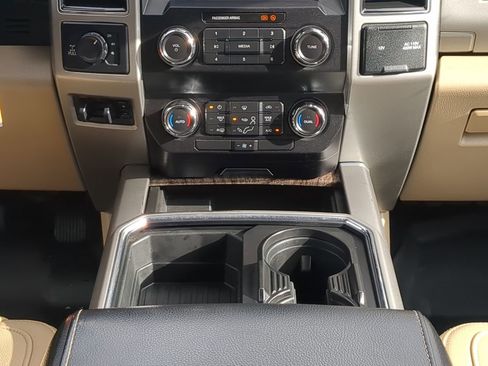 Used 2019 Ford F250 Lariat w/ Chrome Package image 17