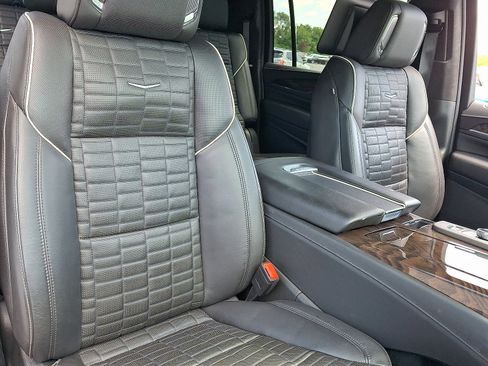 Used 2024 Cadillac Escalade ESV Sport Platinum w/ LPO, ONYX Package AWD/4WD image 19