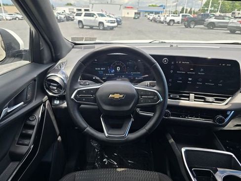 Used 2025 Chevrolet Equinox LT AWD/4WD image 24