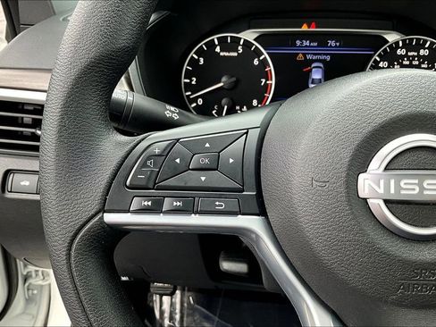 Used 2025 Nissan Altima 2.5 SV FWD image 13