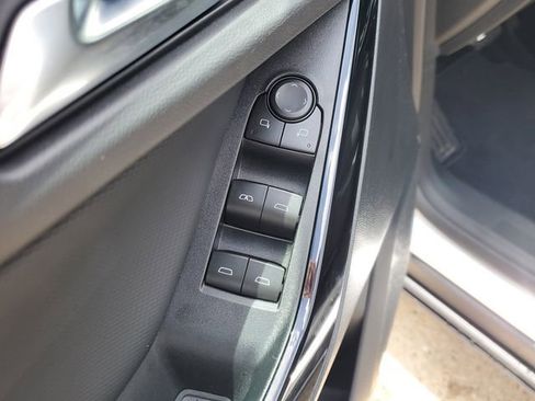 Used 2026 Chevrolet Equinox LT FWD image 16