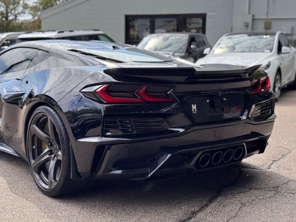 Used 2025 Chevrolet Corvette Z06 w/ Stealth Interior Trim Package RWD image 15