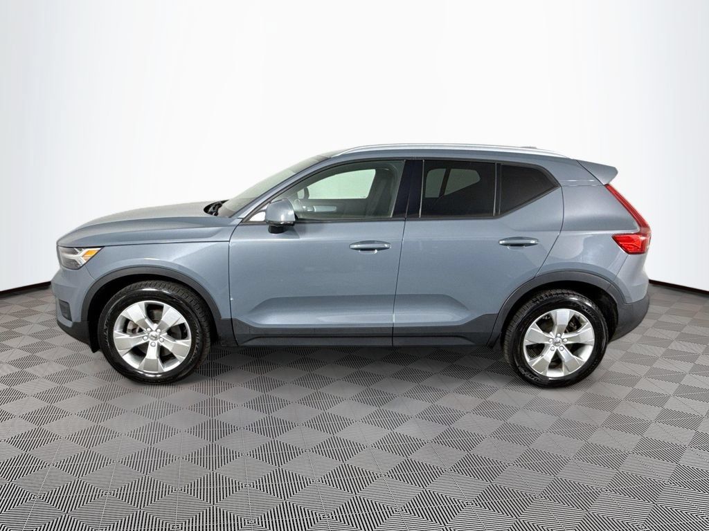 Used 2021 Volvo XC40 T5 Momentum AWD/4WD image 5