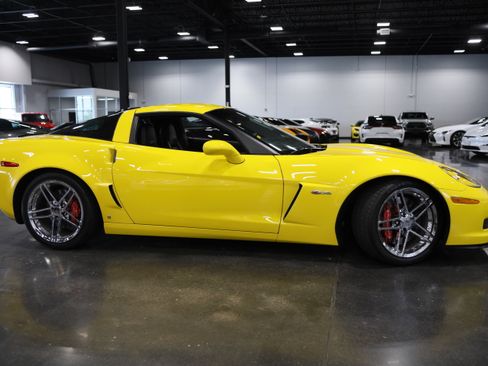 Used 2008 Chevrolet Corvette Z06 w/ Preferred Equipment Group RWD image 8