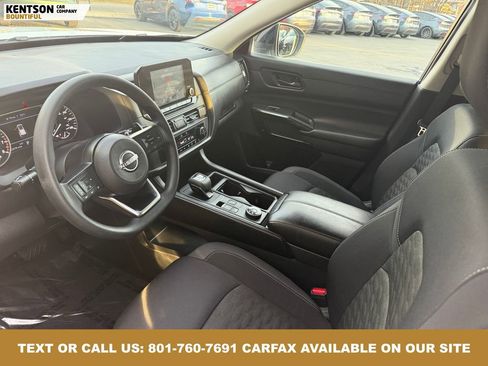 Used 2024 Nissan Pathfinder S image 21
