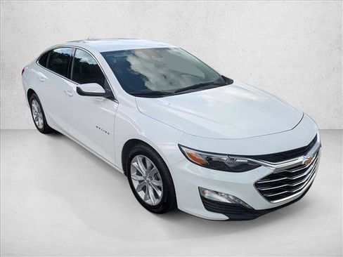 Used 2025 Chevrolet Malibu LT FWD image 3