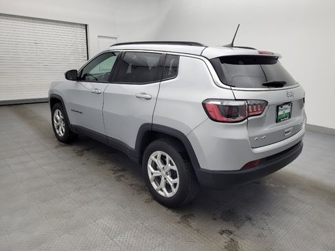 Used 2024 Jeep Compass Latitude image 3