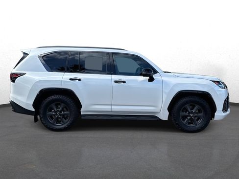 New 2025 Lexus LX 700h Overtrail image 2