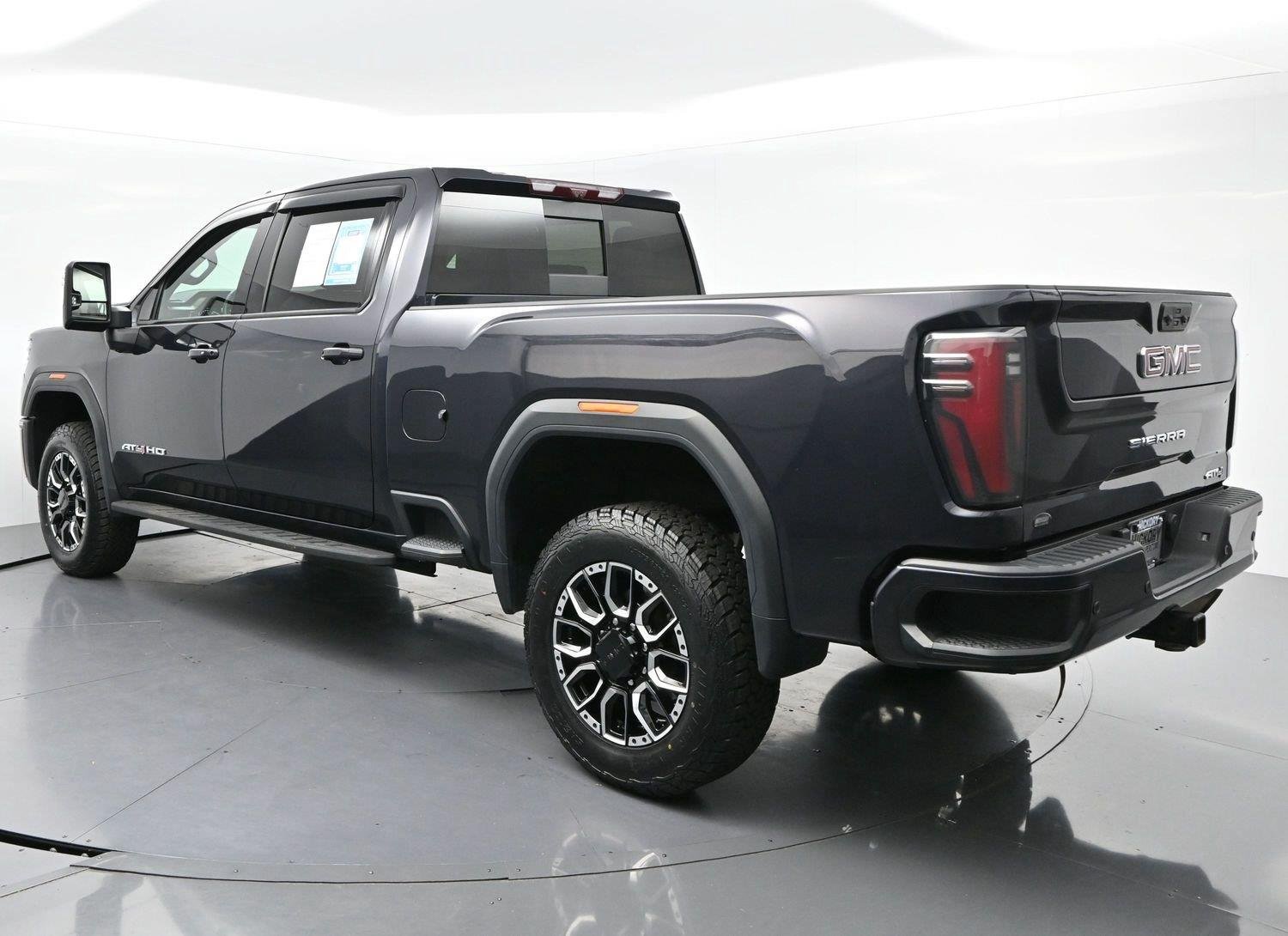 Used 2024 GMC Sierra 2500 AT4 w/ AT4 Premium Plus Package AWD/4WD image 5
