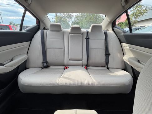 Used 2025 Nissan Altima 2.5 SV FWD image 38