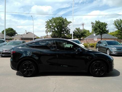 Used 2025 Tesla Model Y Long Range AWD/4WD image 6