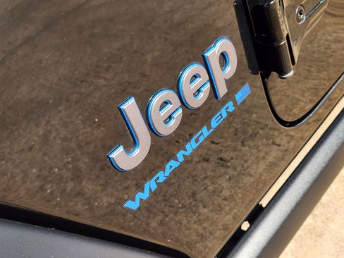 Used 2024 Jeep Wrangler Unlimited Rubicon 4xe AWD/4WD image 13