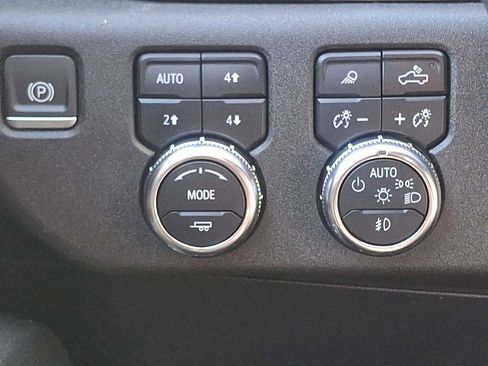 Certified 2023 GMC Sierra 1500 SLT w/ SLT Convenience Package image 24