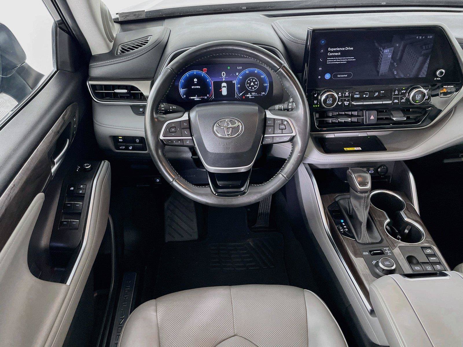 Used 2023 Toyota Highlander Limited AWD/4WD image 25