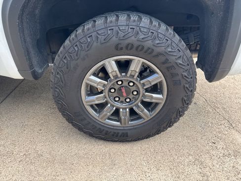 Used 2025 GMC Sierra 1500 AT4X image 4