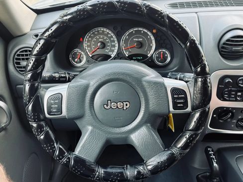 Used 2007 Jeep Liberty Limited AWD/4WD image 27
