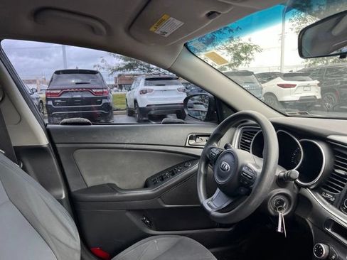 Used 2015 Kia Optima LX FWD image 29