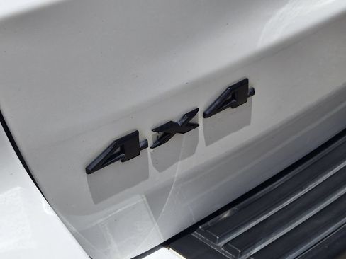 Used 2019 Jeep Grand Cherokee Altitude AWD/4WD image 16