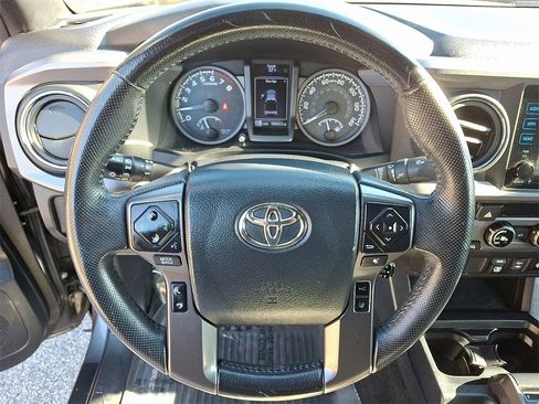 Used 2018 Toyota Tacoma TRD Sport image 18