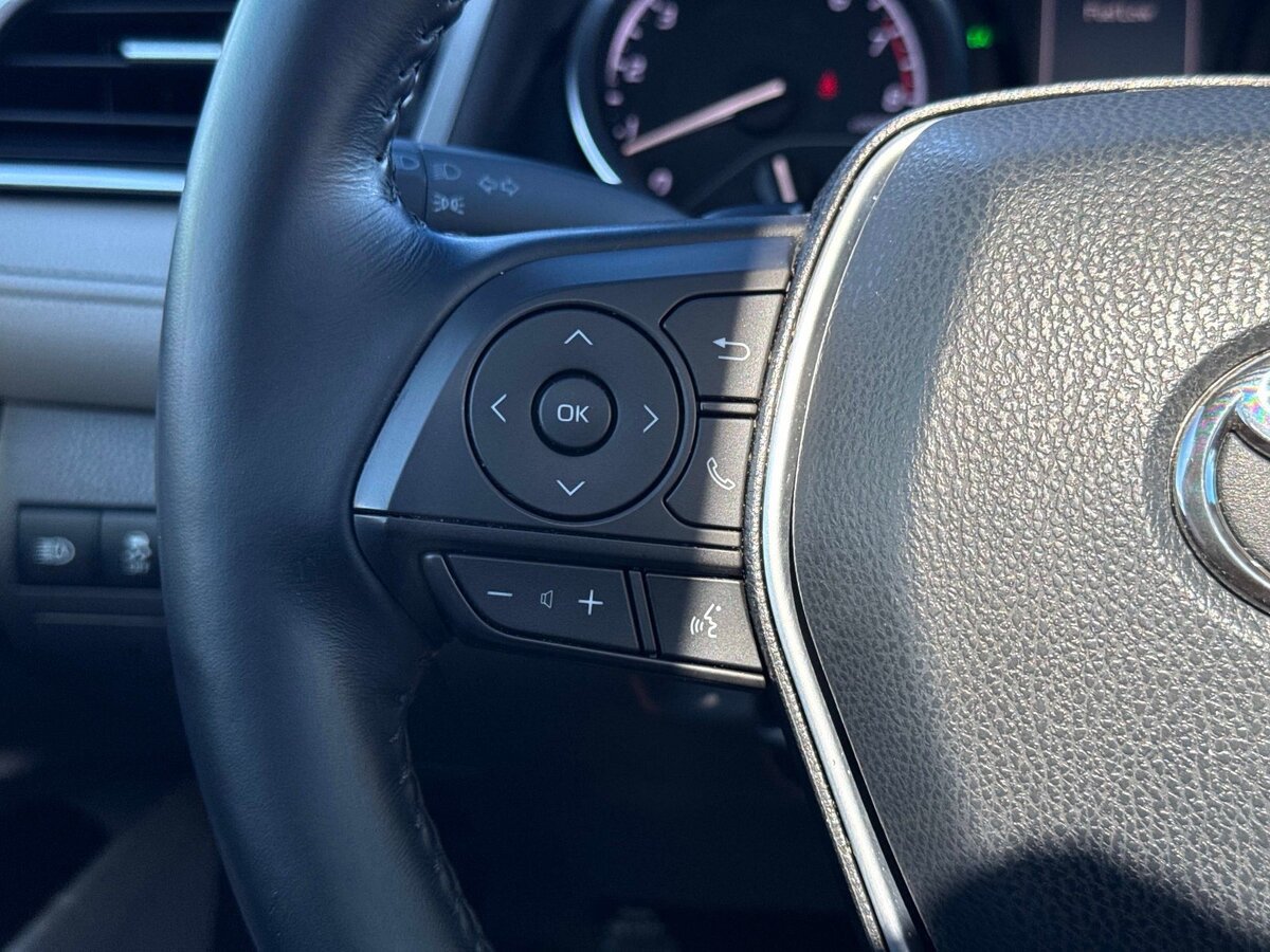 Used 2018 Toyota Camry SE w/ Moonroof Package FWD image 22