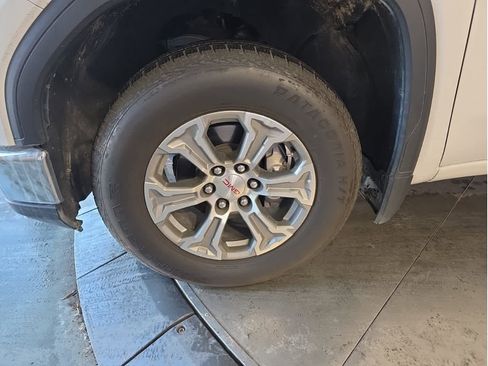 Used 2024 GMC Sierra 1500 SLT image 3