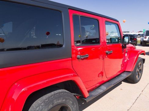Used 2017 Jeep Wrangler Unlimited Sahara AWD/4WD image 9