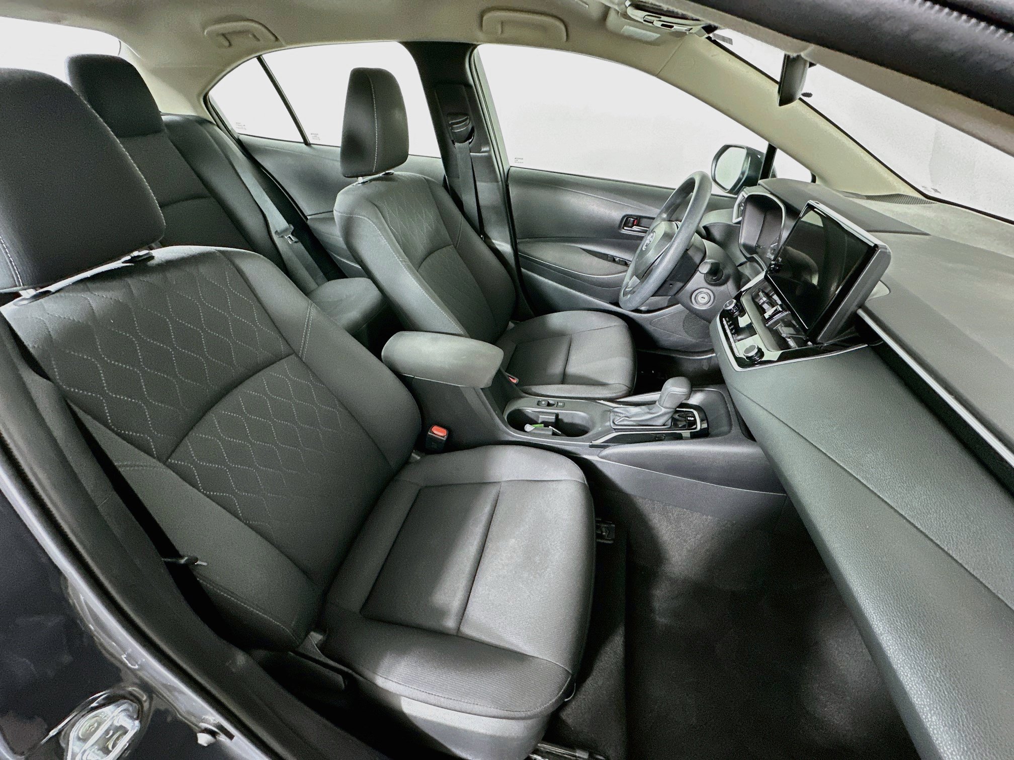 Used 2025 Toyota Corolla LE FWD image 29