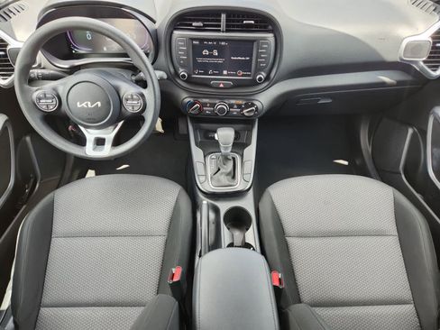Used 2025 Kia Soul LX w/ LX Technology Package FWD image 25