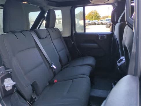 Used 2019 Jeep Wrangler Unlimited Sahara image 20