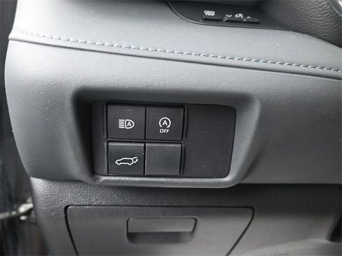 Used 2023 Toyota Highlander LE image 16