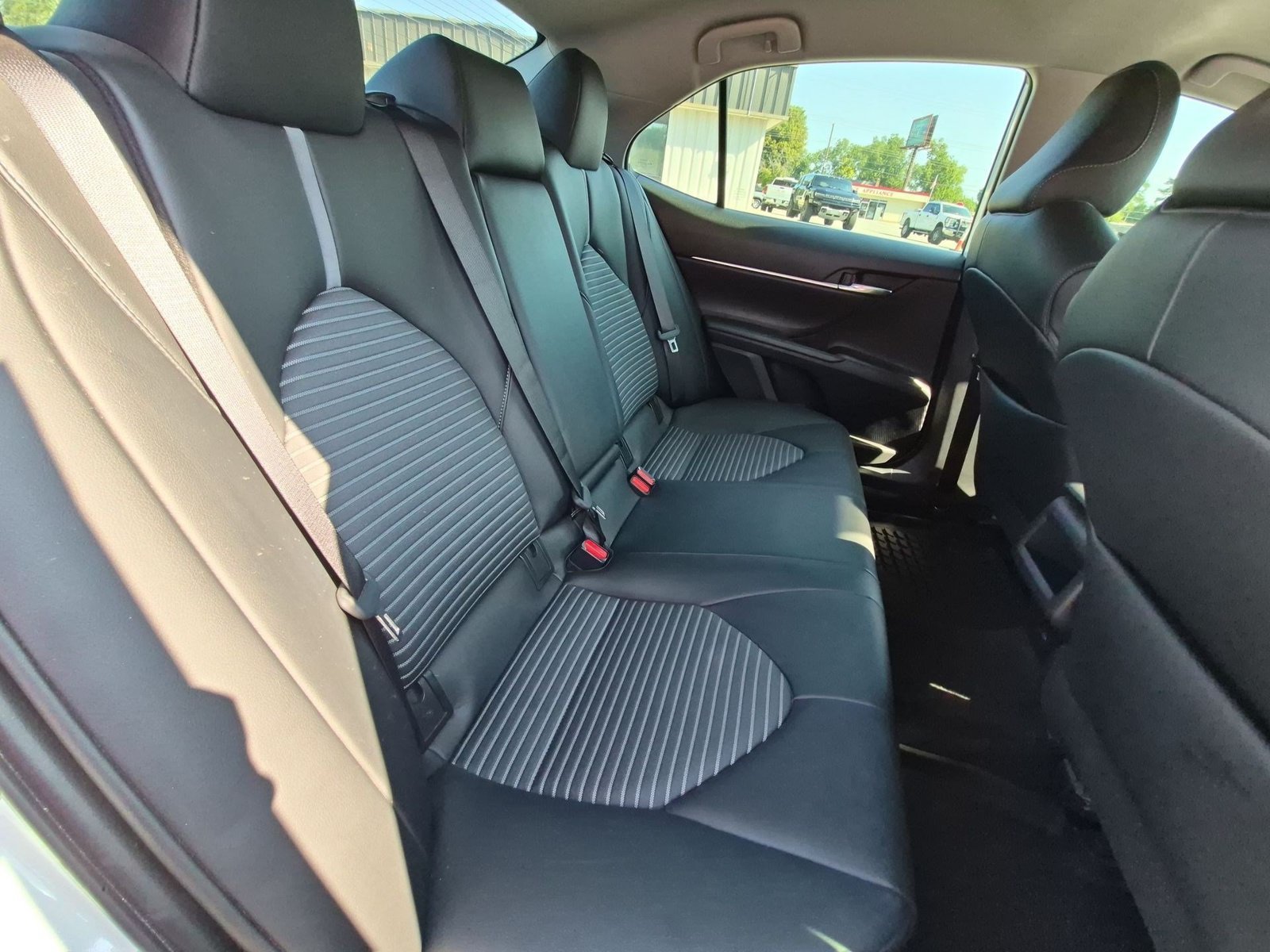 Used 2022 Toyota Camry SE FWD image 23