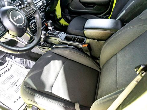 Used 2023 Jeep Gladiator Sport image 14