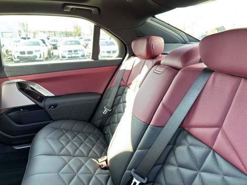 Certified 2025 BMW 740i 740i image 33